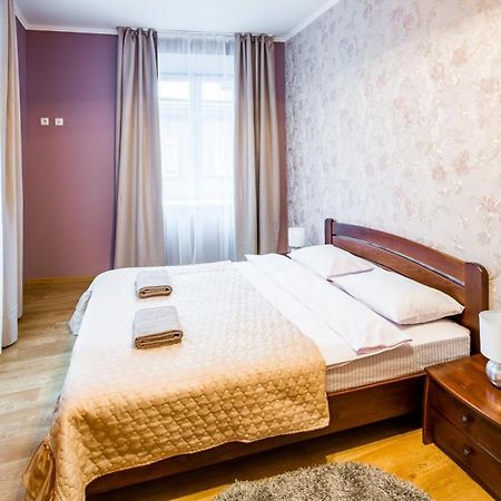 Apartamento Romari Лесі Українки Leópolis Exterior foto
