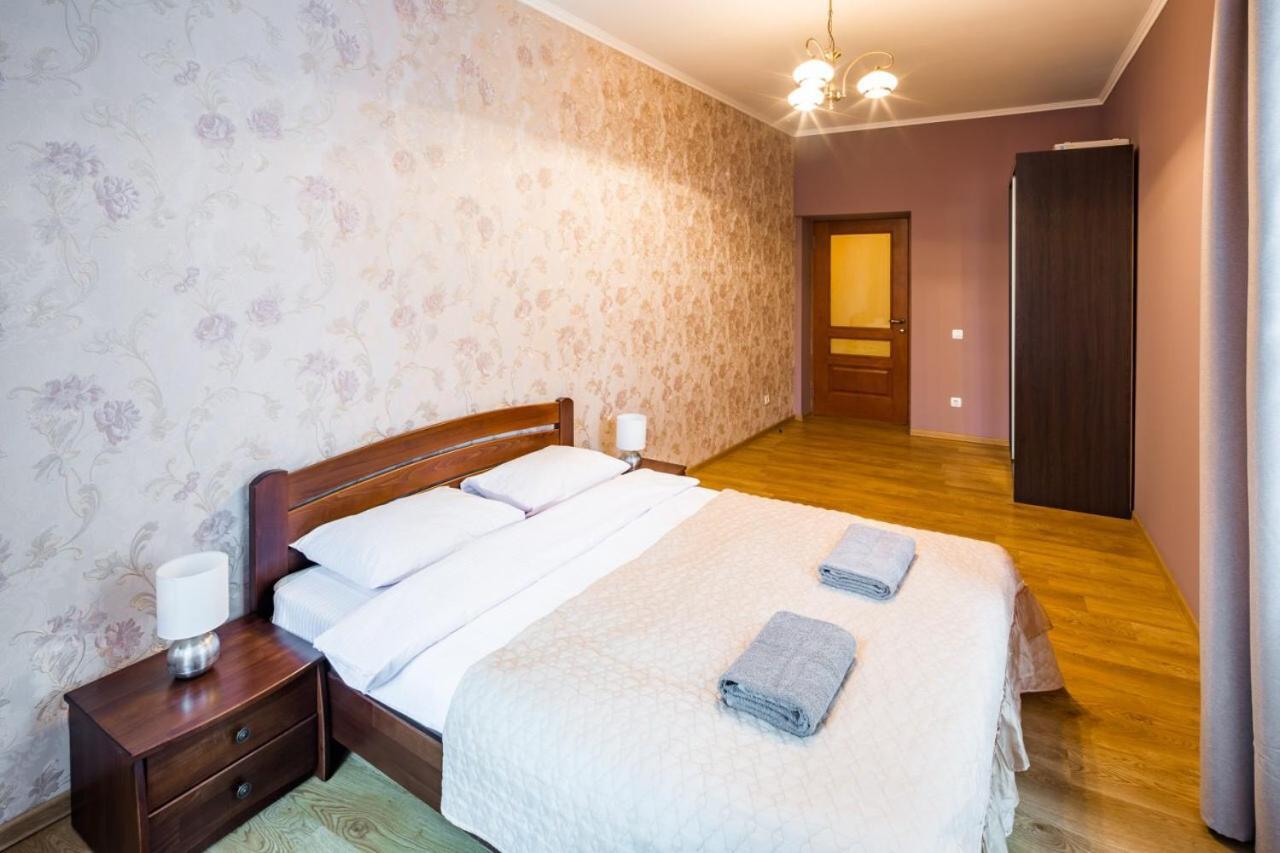 Apartamento Romari Лесі Українки Leópolis Exterior foto