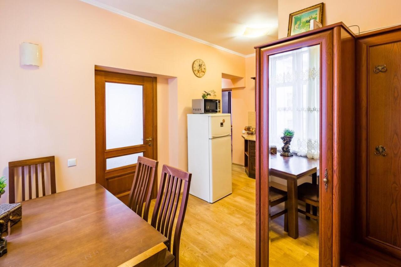 Apartamento Romari Лесі Українки Leópolis Exterior foto