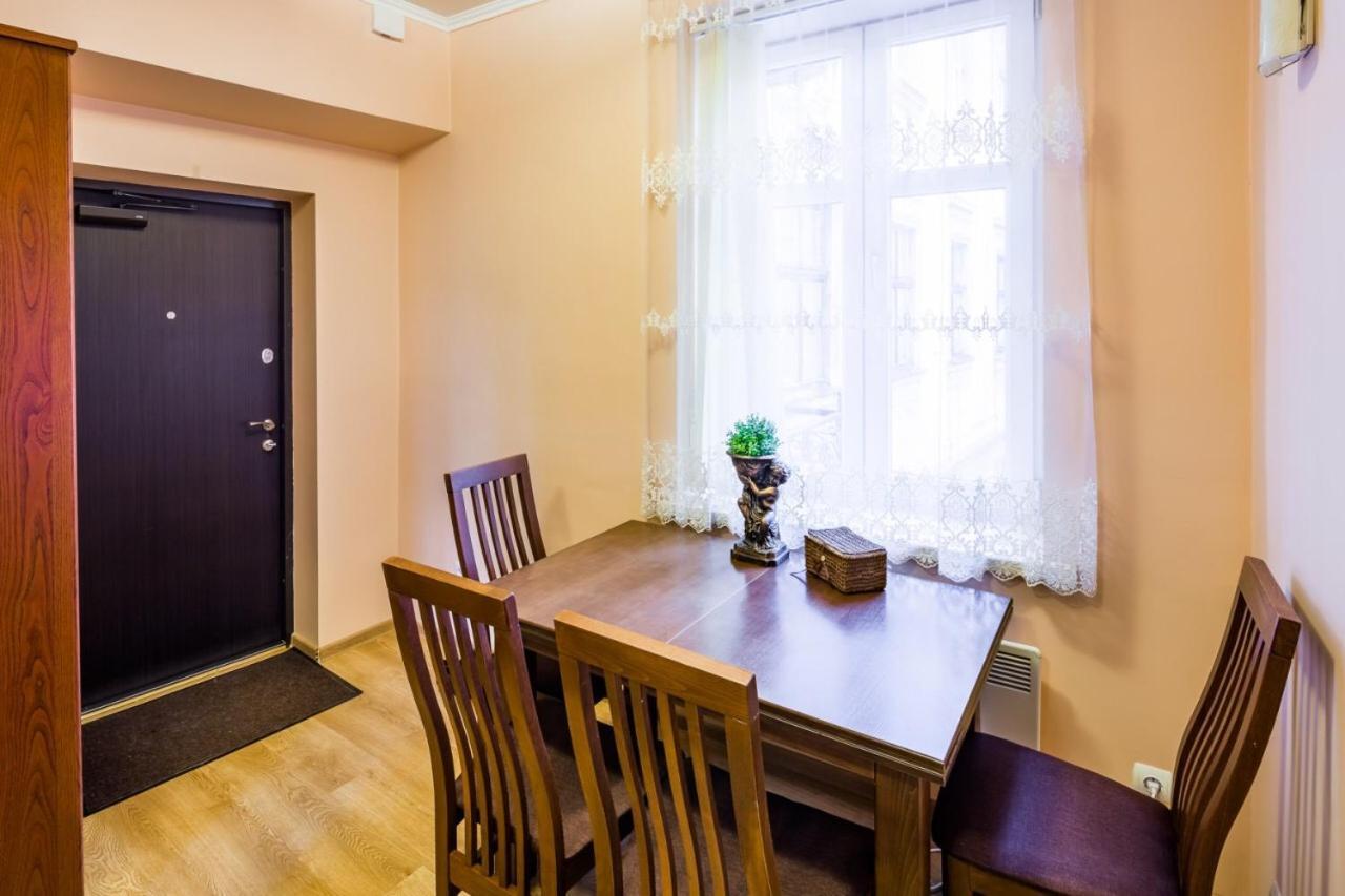 Apartamento Romari Лесі Українки Leópolis Exterior foto