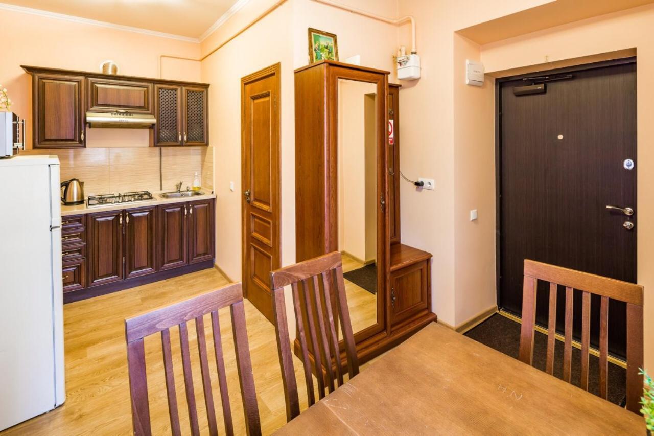 Apartamento Romari Лесі Українки Leópolis Exterior foto