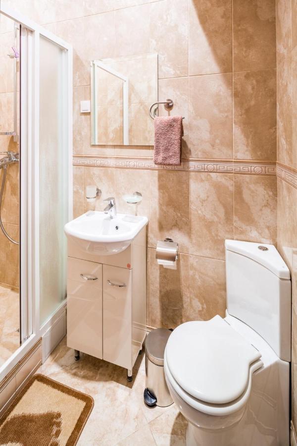 Apartamento Romari Лесі Українки Leópolis Exterior foto