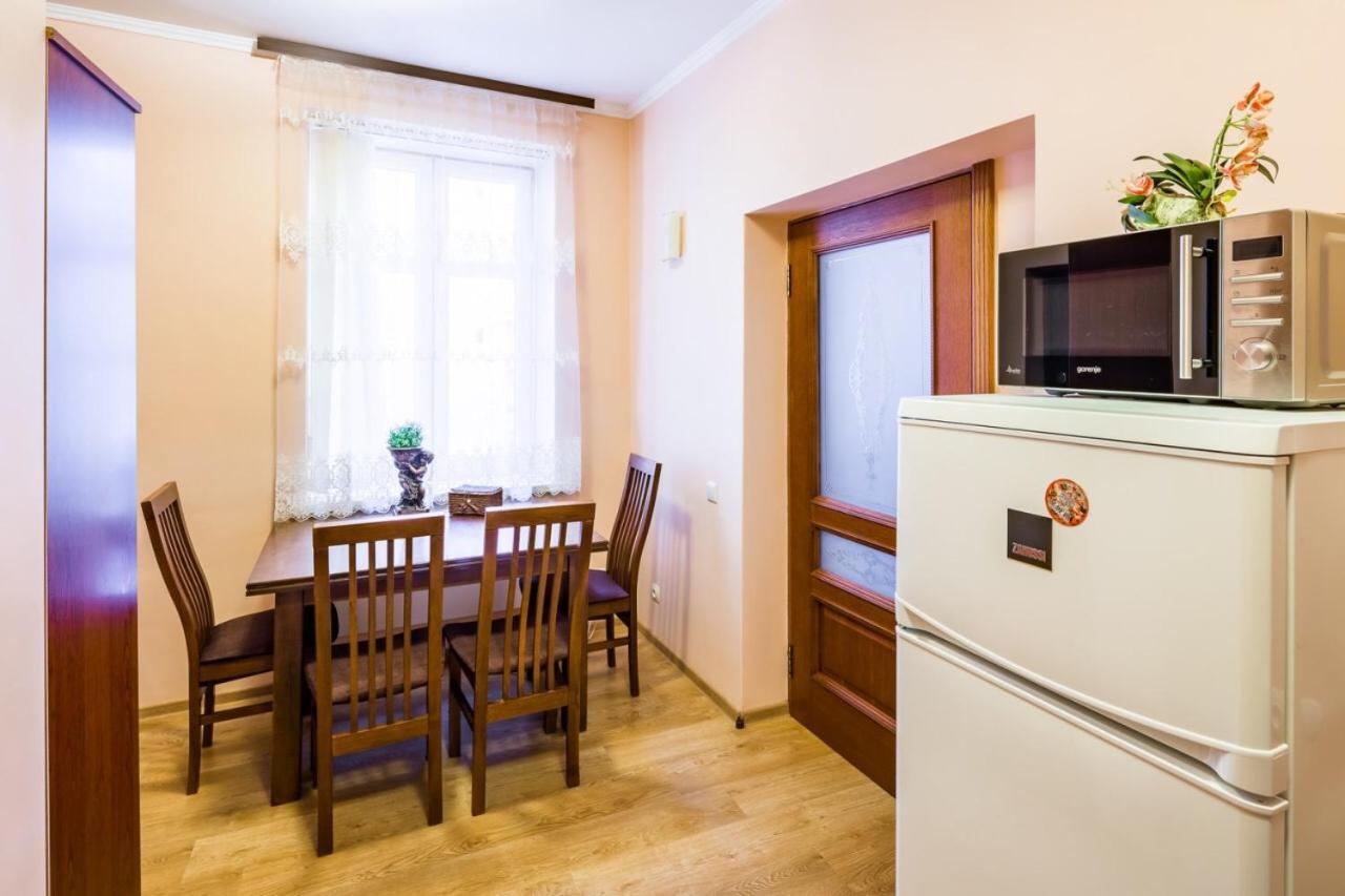 Apartamento Romari Лесі Українки Leópolis Exterior foto