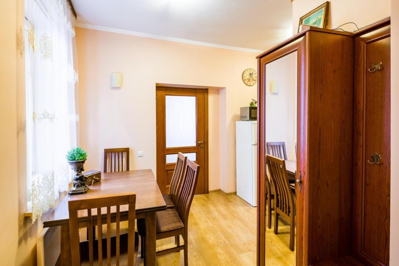 Apartamento Romari Лесі Українки Leópolis Exterior foto