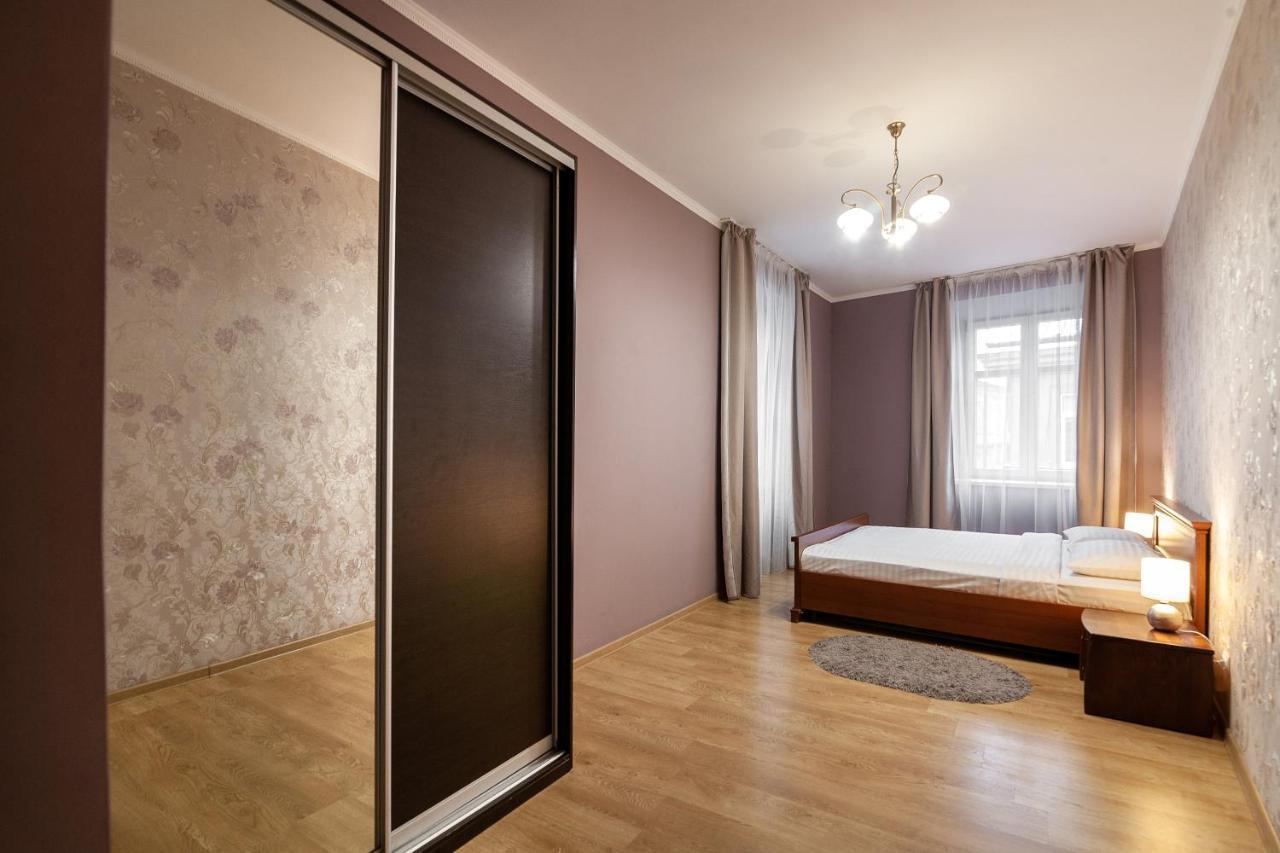 Apartamento Romari Лесі Українки Leópolis Exterior foto