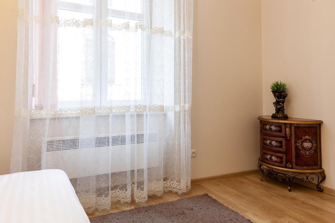 Apartamento Romari Лесі Українки Leópolis Exterior foto