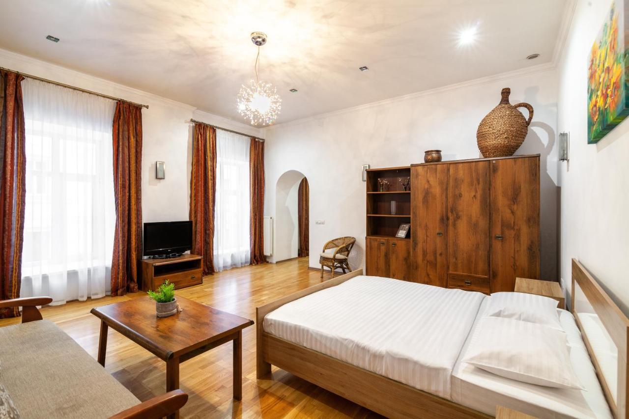 Apartamento Romari Лесі Українки Leópolis Exterior foto
