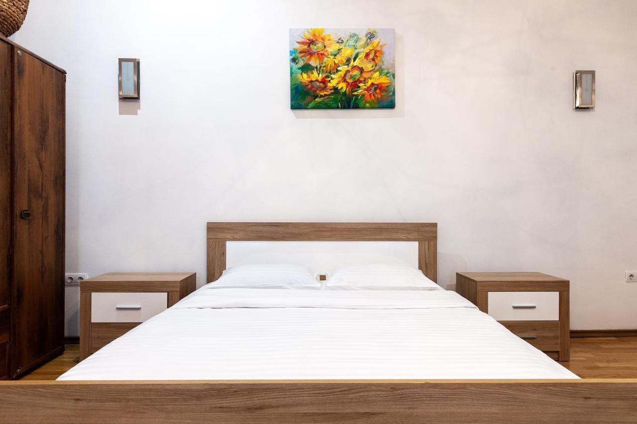 Apartamento Romari Лесі Українки Leópolis Exterior foto