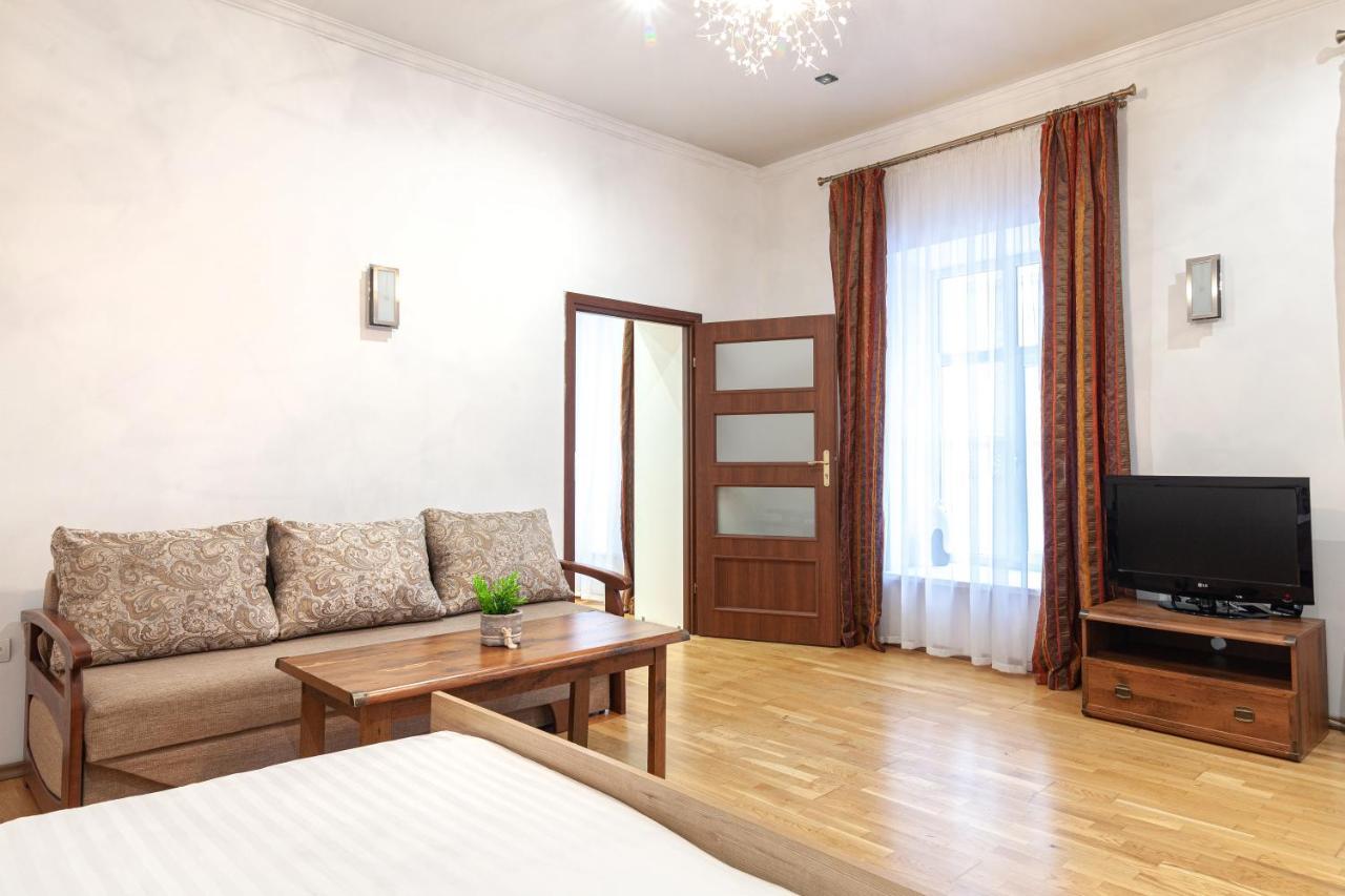 Apartamento Romari Лесі Українки Leópolis Exterior foto