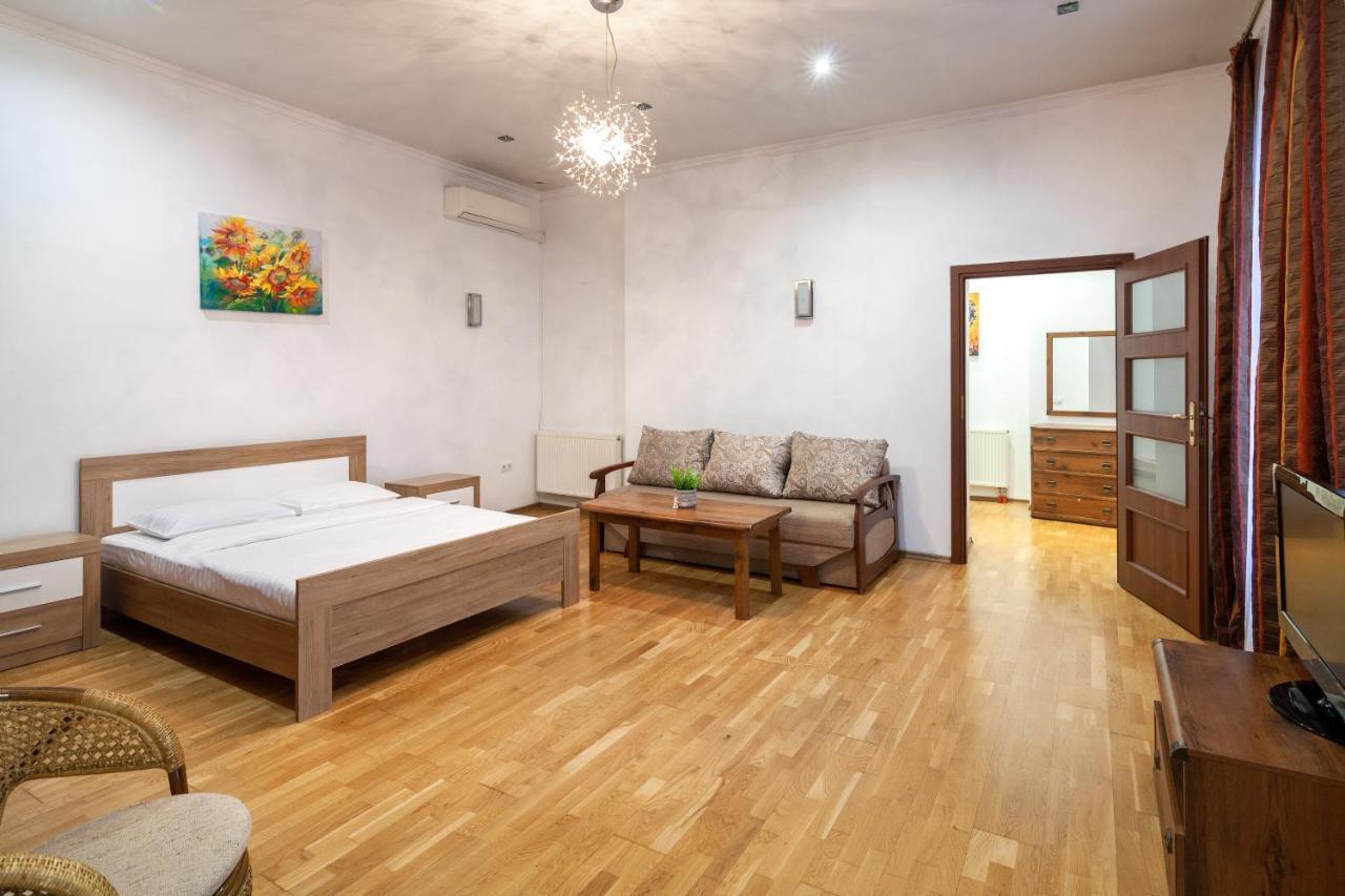 Apartamento Romari Лесі Українки Leópolis Exterior foto