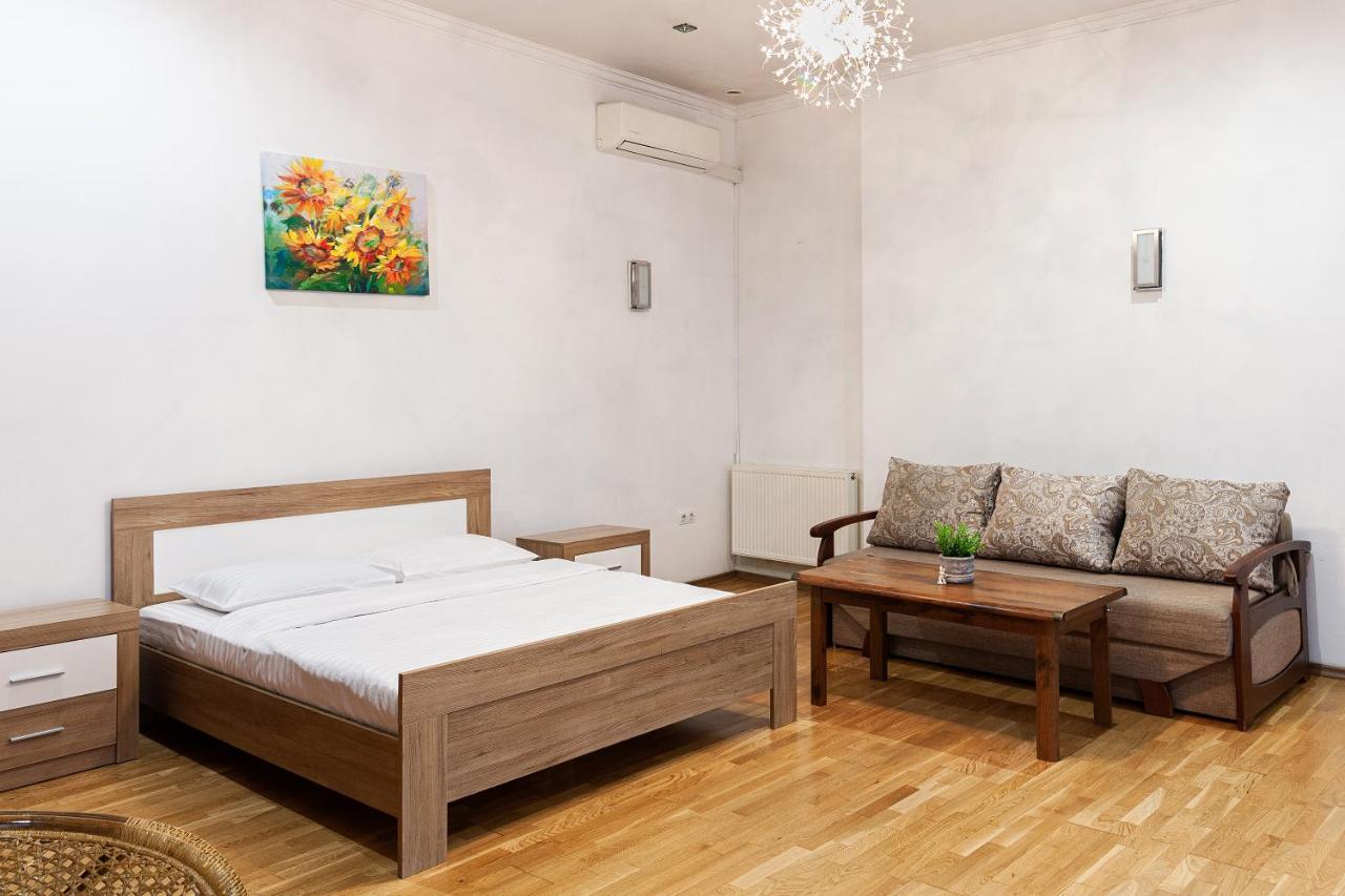 Apartamento Romari Лесі Українки Leópolis Exterior foto