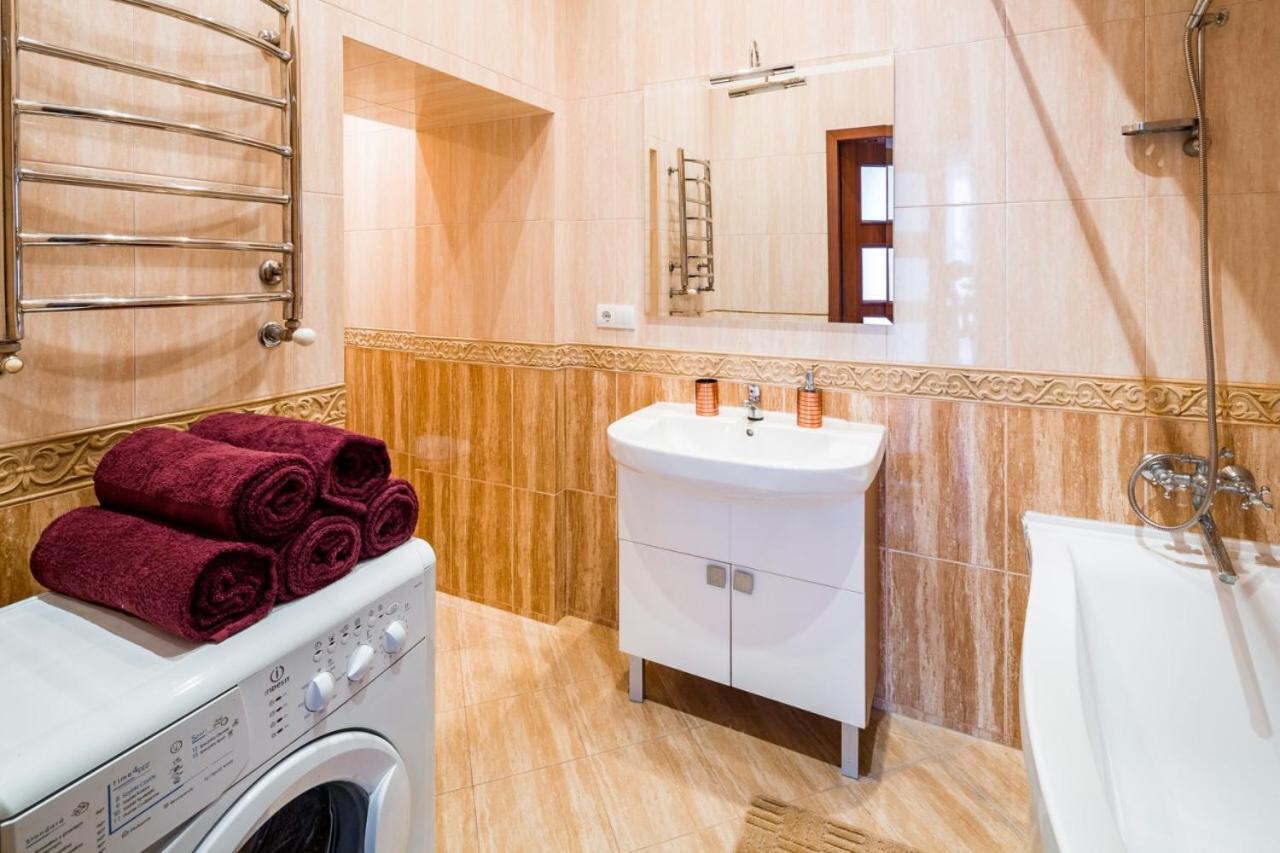 Apartamento Romari Лесі Українки Leópolis Exterior foto