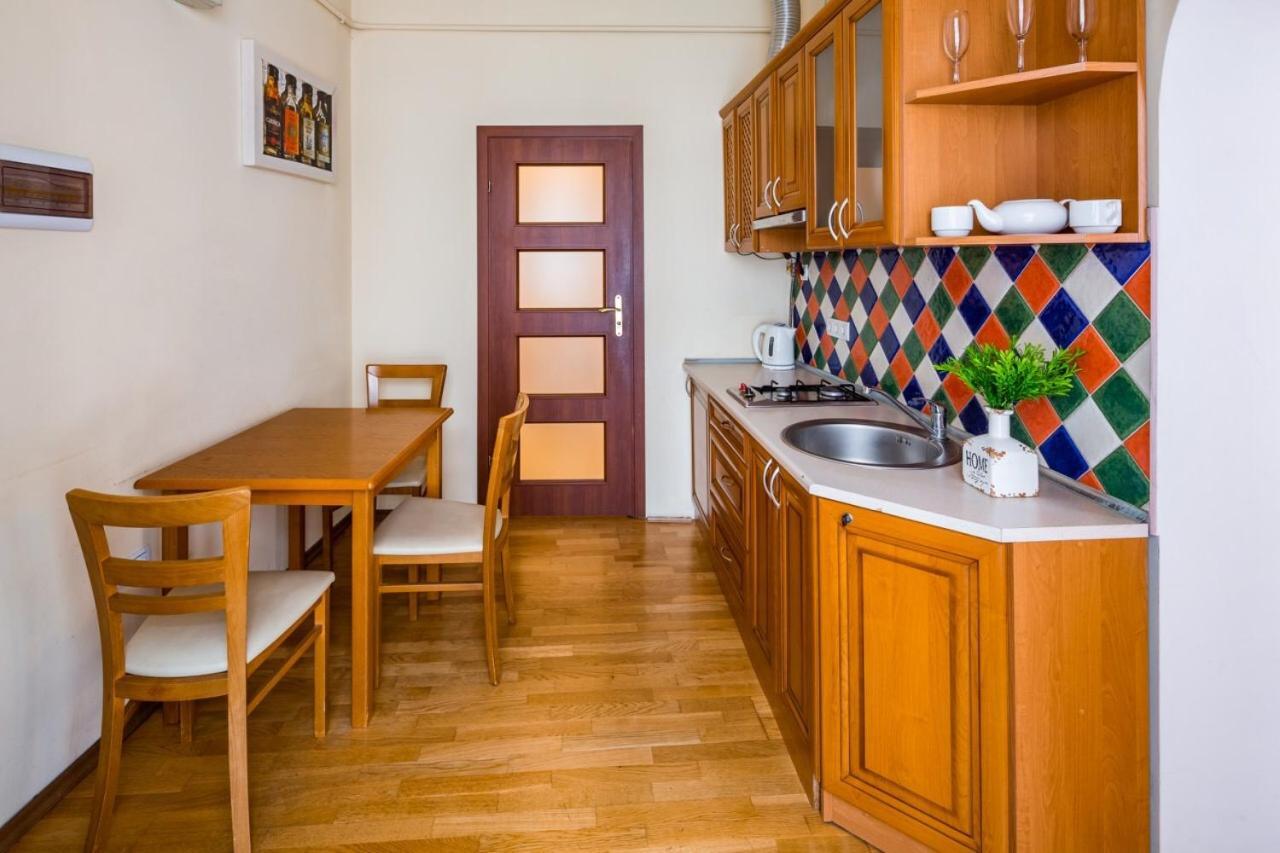 Apartamento Romari Лесі Українки Leópolis Exterior foto