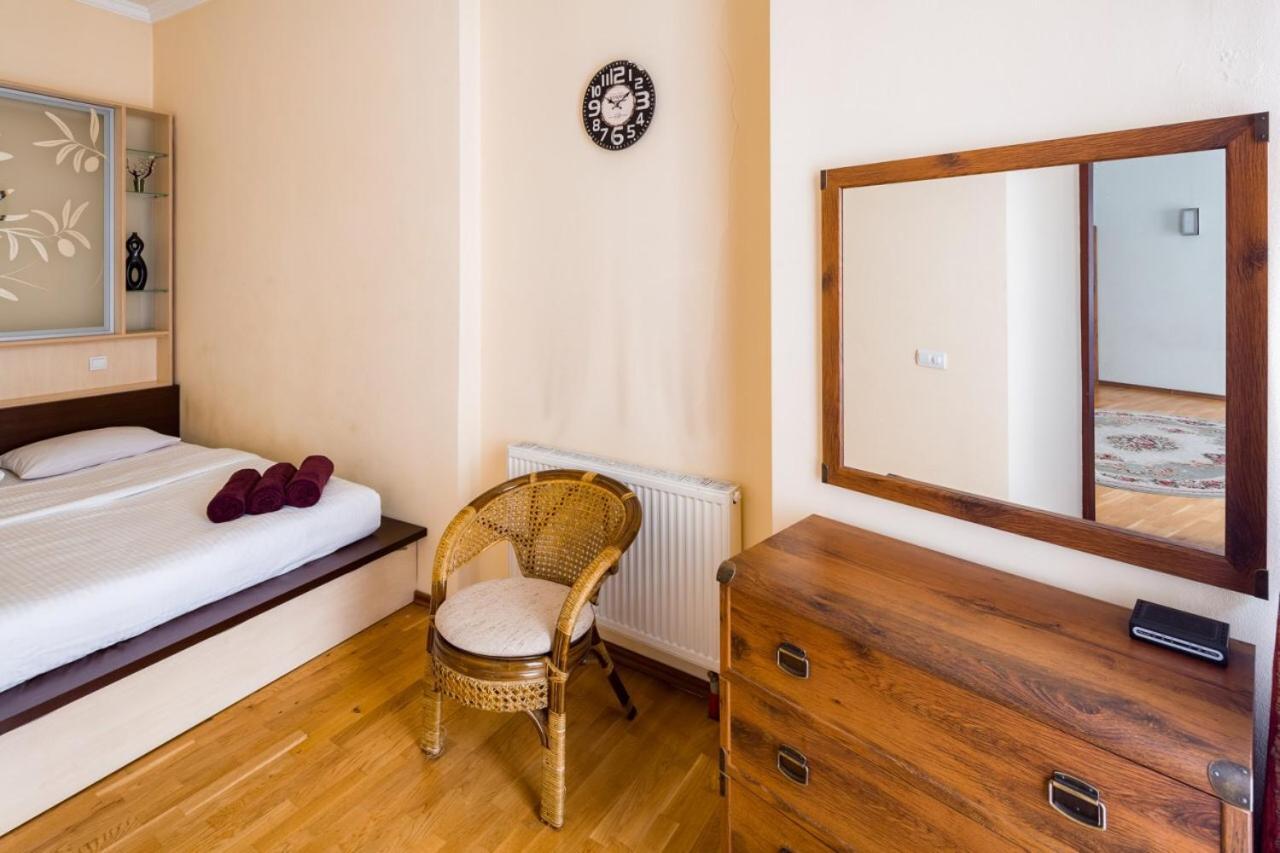 Apartamento Romari Лесі Українки Leópolis Exterior foto