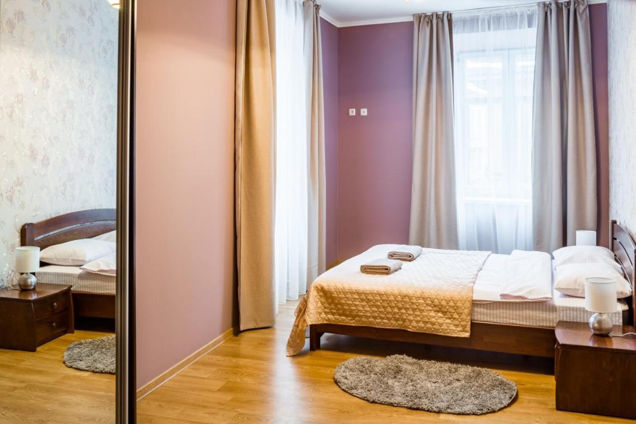 Apartamento Romari Лесі Українки Leópolis Exterior foto