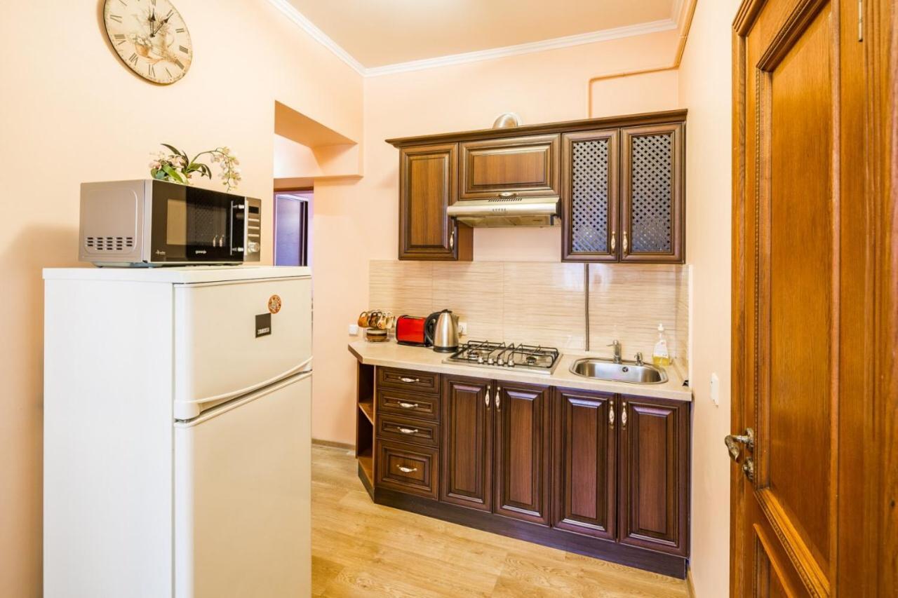 Apartamento Romari Лесі Українки Leópolis Exterior foto