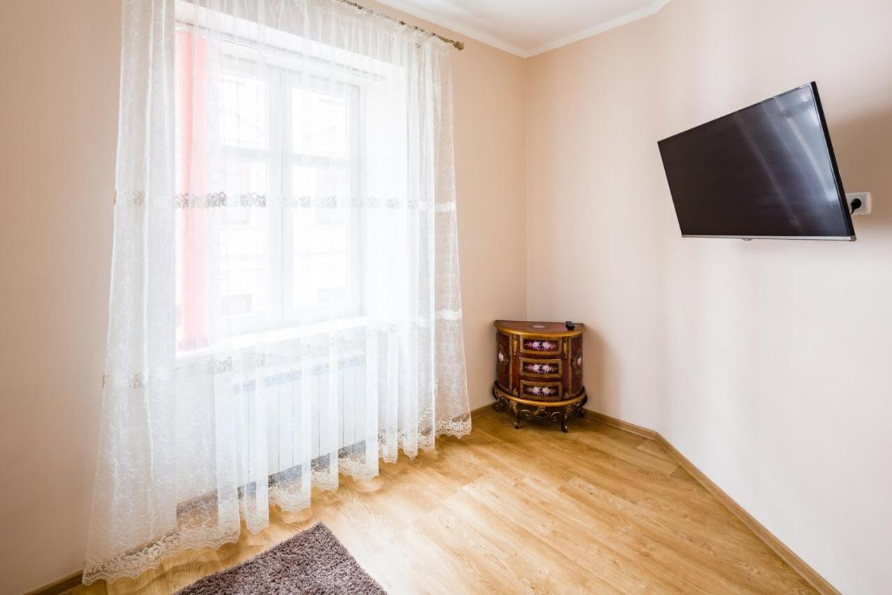 Apartamento Romari Лесі Українки Leópolis Exterior foto