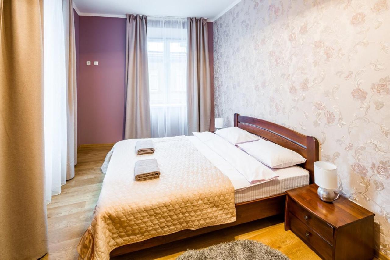 Apartamento Romari Лесі Українки Leópolis Exterior foto