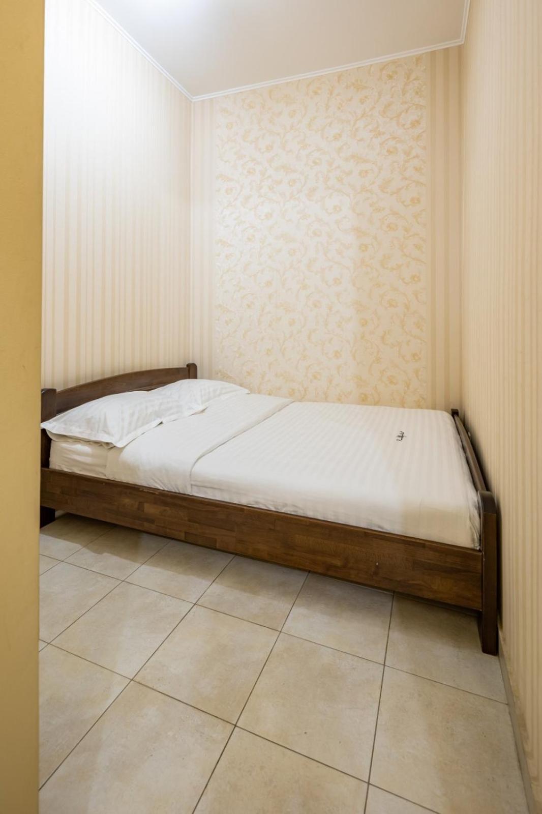 Apartamento Romari Лесі Українки Leópolis Exterior foto