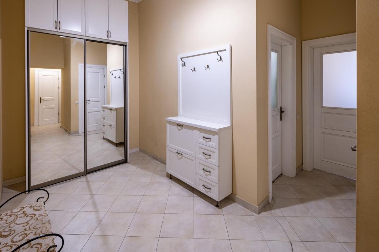 Apartamento Romari Лесі Українки Leópolis Exterior foto